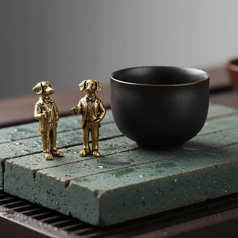 Handgefertigte Messingfigur eines Gentleman-Hundes mit charmantem Fliegenkragen, Teetrinkender Welpen-Statue für die Dekoration von Bücherregalen zu Hause, Kunsthandwerksgeschenk – Detail 7