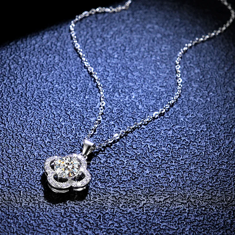 18K Gold Pendant, 1 Carat Moissanite Necklace, Women's Fashionable Clover Flower, New Platinum PT950 Pendant, Collarbone Chain