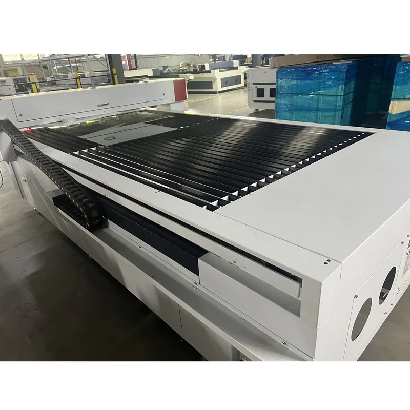Industrielle CO2-Schneidemaschine Hochleistungs-CNC-Graviergerät für Acryl Holz MDF Kunststoff Gummi Textil Hochleistungsproduktion