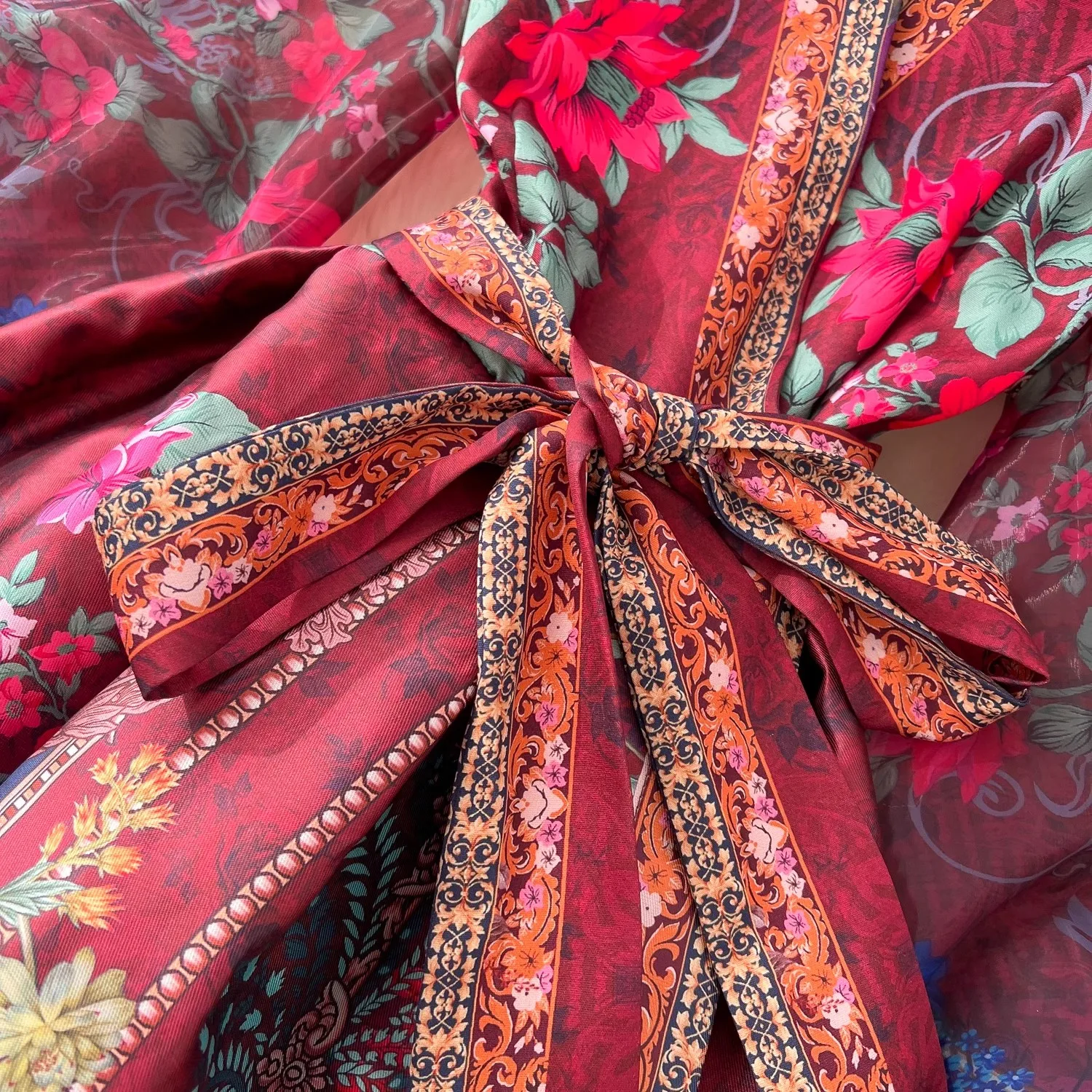 Sommer Böhmischen Wunderschöne Blume Lange Kleid frauen Kreuz V-ausschnitt Laterne Hülse Mesh Patchwork Dicken Satin Lange Party Vestidos