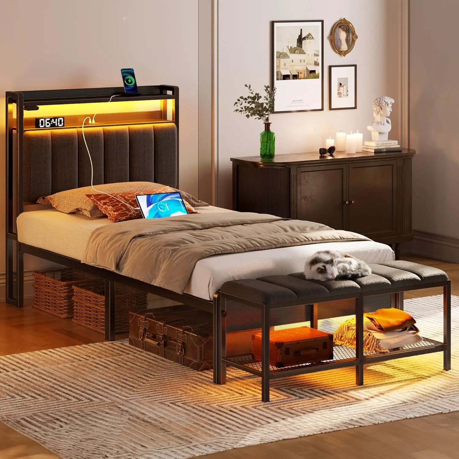 Rangka tempat tidur ganda dengan stasiun pengisian & lampu LED, papan tempat tidur berlapis kain dengan rak penyimpanan, bilah logam tugas berat,