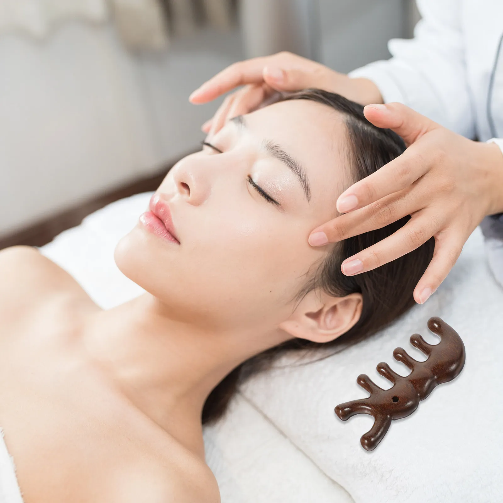 

Деревянная расческа-массажер с широкими зубьями из сандалового дерева для кожи головы, ручной деревянный массажер для волос, стимулятор массажа для укладки волос для женщин