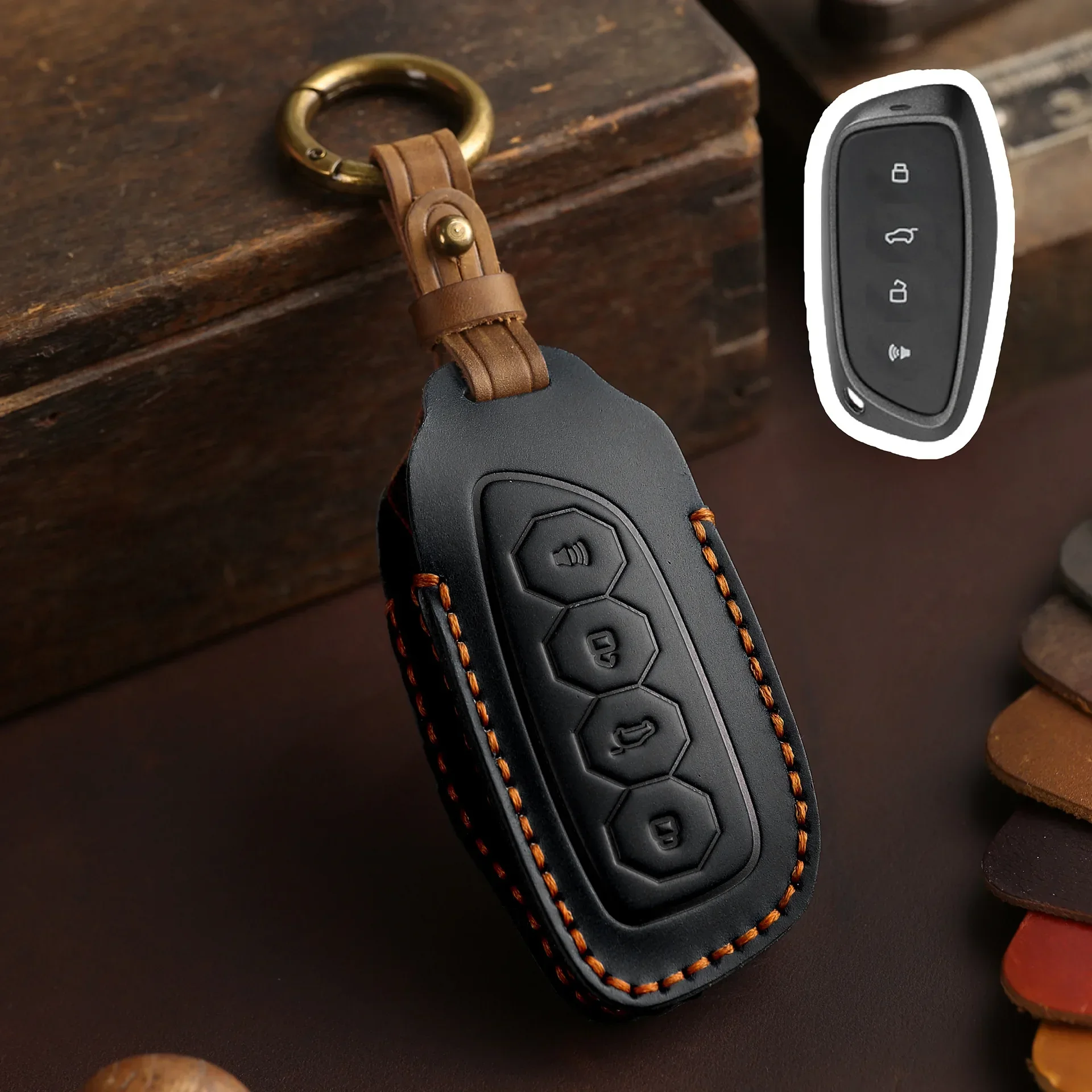 Retro Style Leather Key Holder for Haval II DARGO, Rugged Anti-Drop Car Key Protector with Vintage Metal Buckle