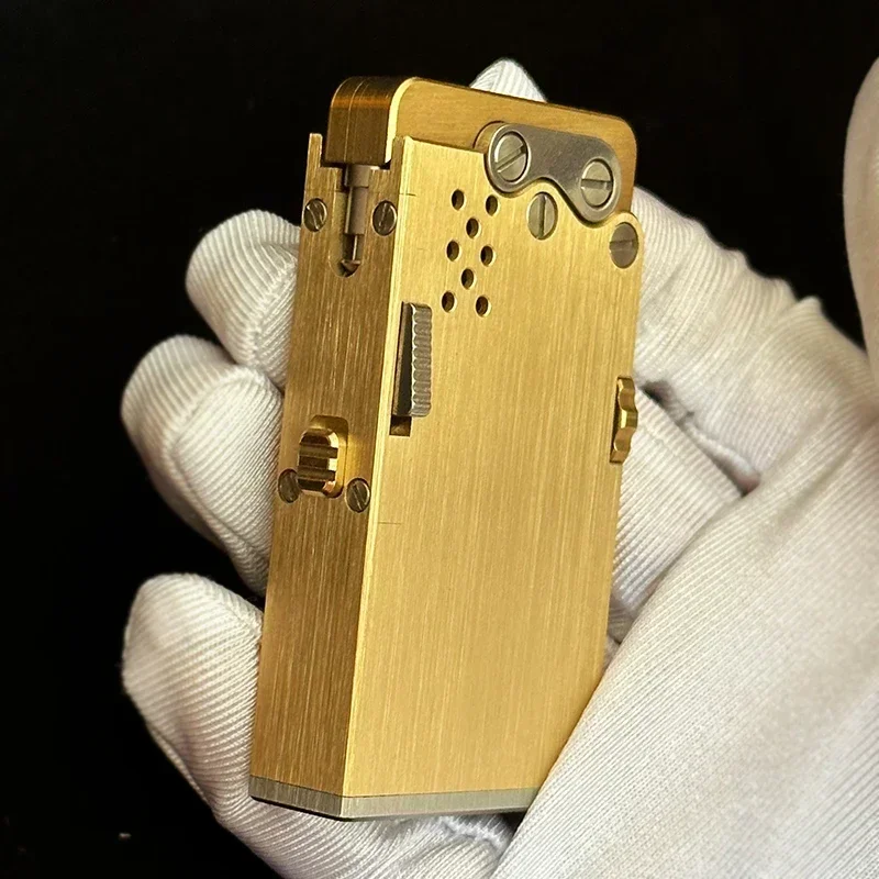 ولاعة زيت الصبار المدرعة الميكانيكية، ولاعة عتيقة مقاومة للرياح منقوشة بالنحاس، مجموعة هدايا للرجال