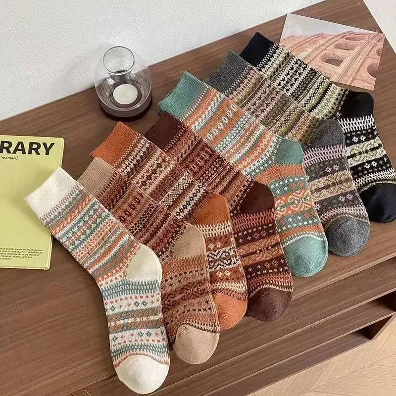 7 pairs of retro jacquard mid tube socks for women in autumn and winter, ethnic style, artistic pile, warm long socks