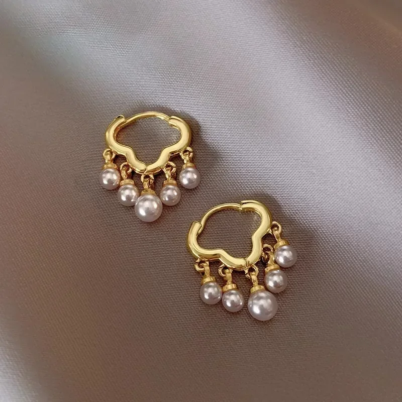 Cloud Imitation Pearl Huggies Hoop Earrings for Women Party Classic Ins Fashion Jewelry Minimalist Accessories Birthday Gifts