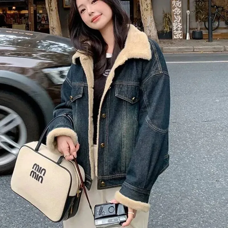 

Зимние меховые джинсы, женская синяя джинсовая куртка-бомбер, женское пальто с теплой подкладкой, передние пуговицы, плоские карманы