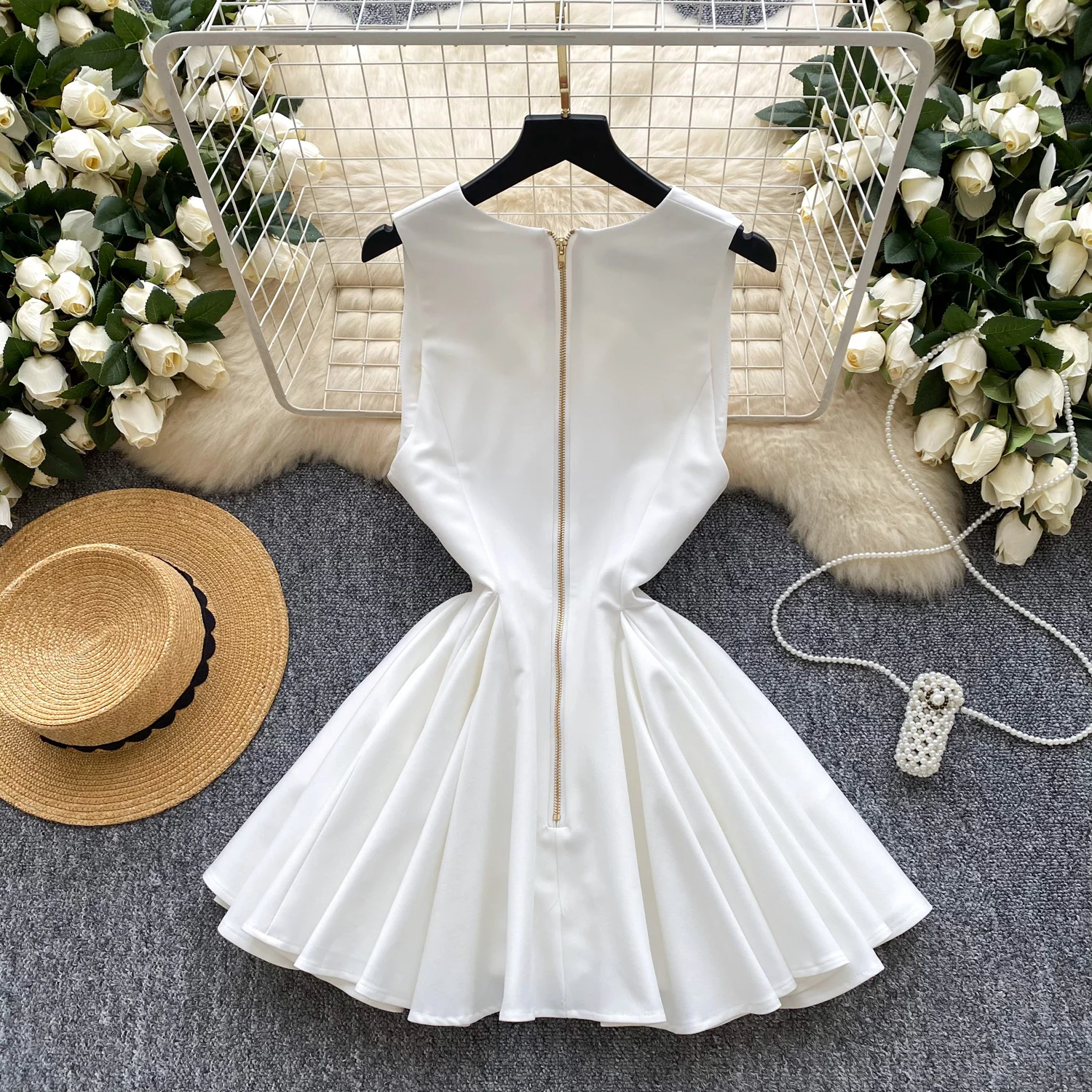 Franse elegante socialite stijl sexy v-hals mouwloos dubbele rij knopen hoge taille a-lijn temperament korte jurk dames zomer