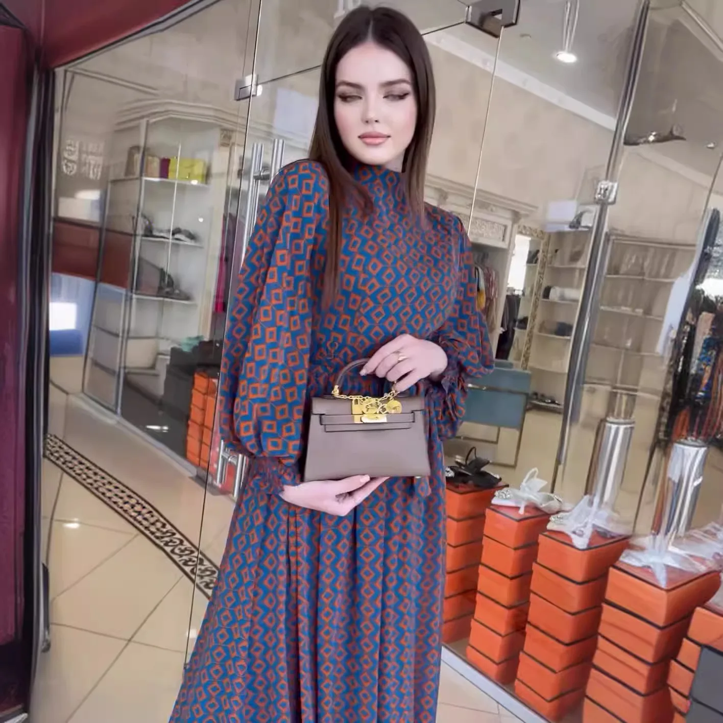 おしゃれなプリントシフォンドレス、レースアップウエスト調整、長袖フェアリースカートスタイル、春夏通勤ドレス