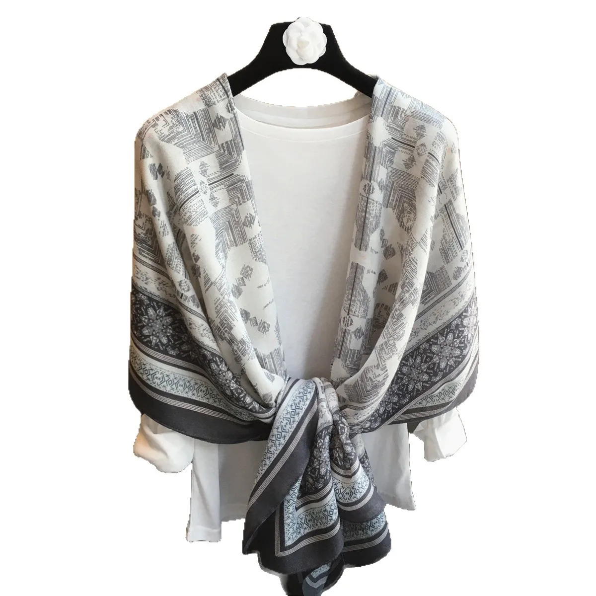 

New Linen Cotton Shawl Women Autumn Winter Vintage Fringe Scarf Hijab Breathable Warm Neck Warmer Bohemian Headscarf Hair Wrap