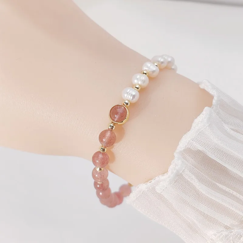 

Natural strawberry crystal bracelet women's simple jewelry temperament style Peach blossom freshwater pearl bracelet