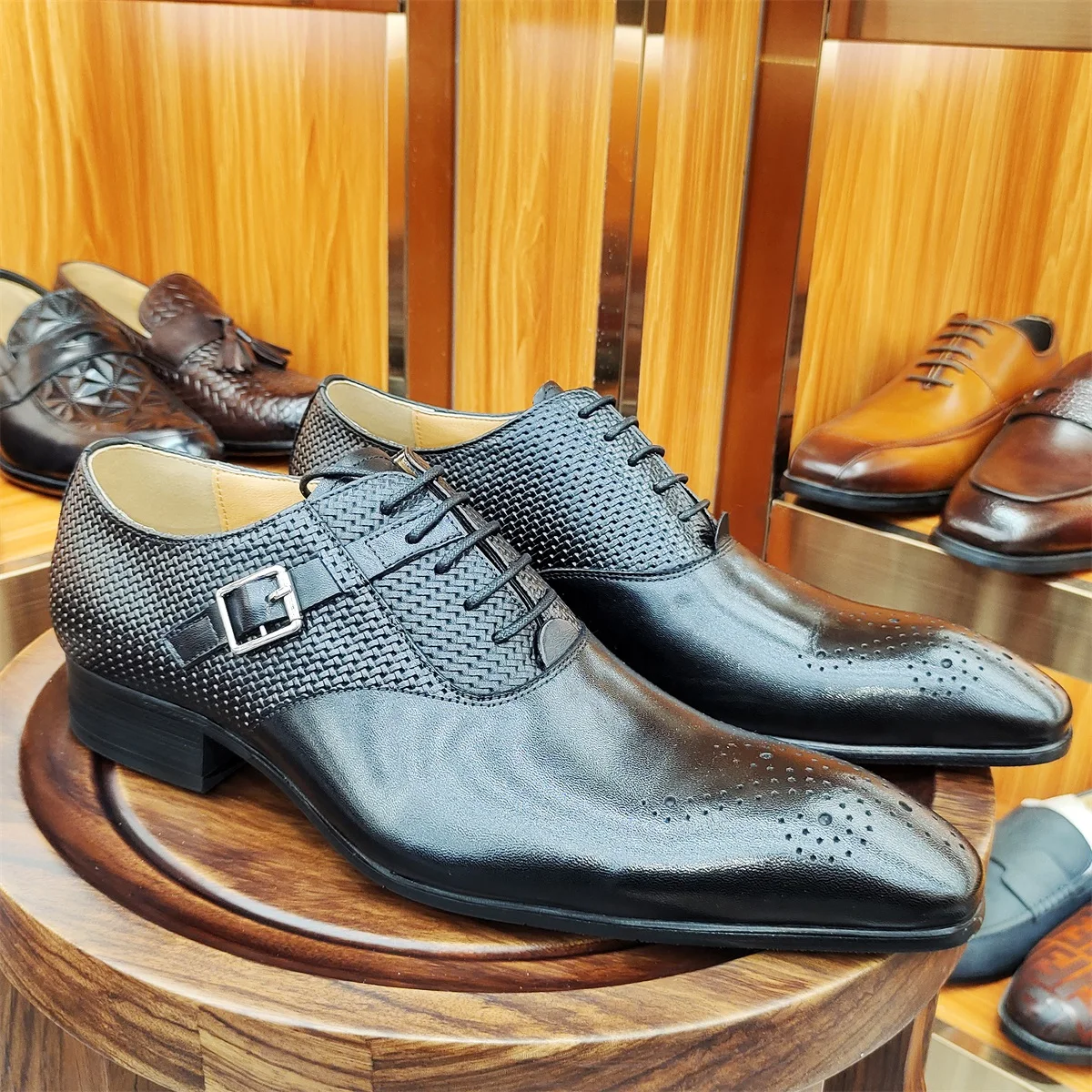 Luxury Mens Business Genuine Leather Oxfords Fashion Wedding Shoes Lace-up Pointed Toe Black Coffee Brogues Dress Shoes