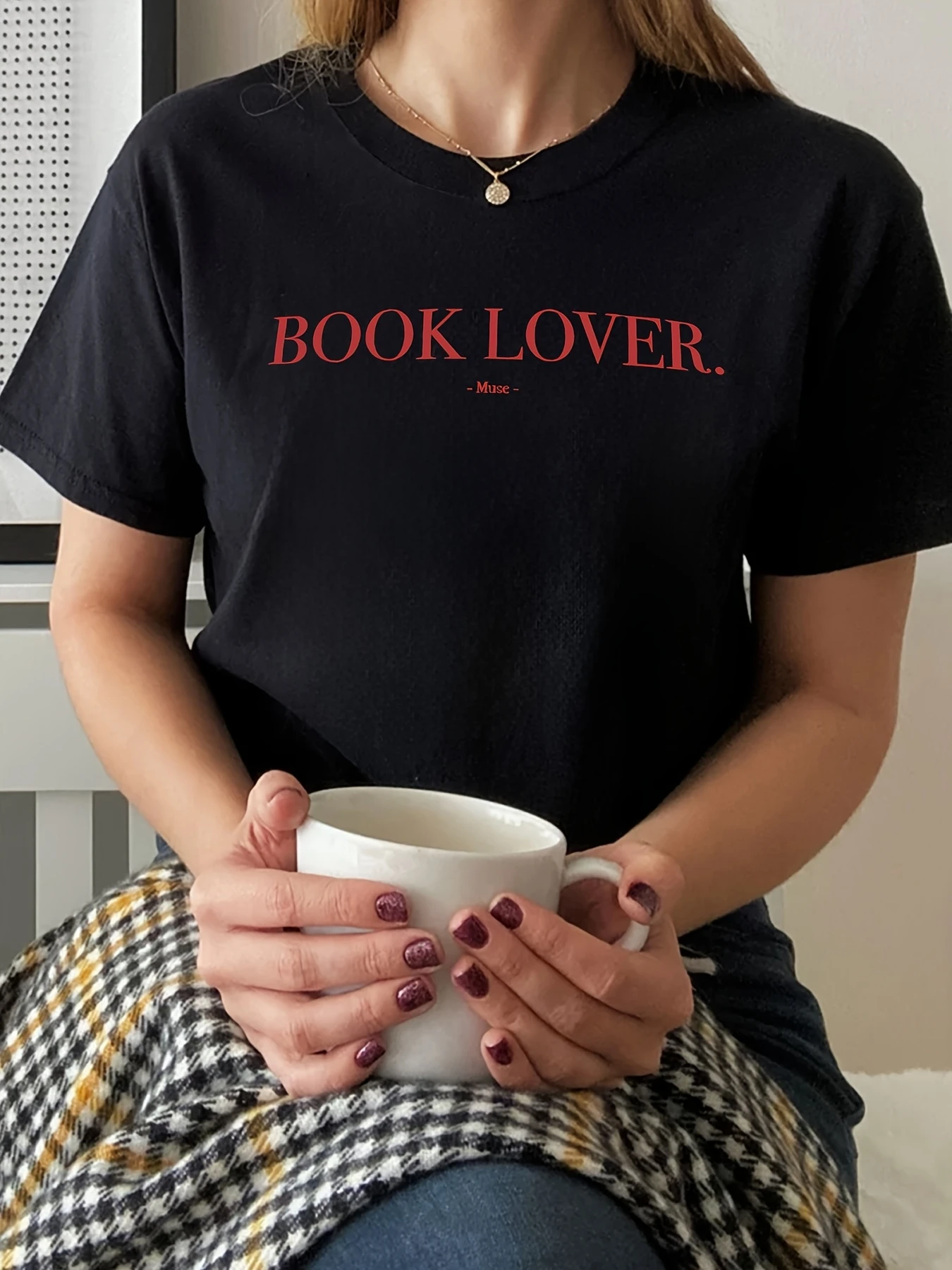 Ladies' Paris Book Enthusiast Pattern T-shirt casual round neck top with red and checkered pattern, suitable for all seasons