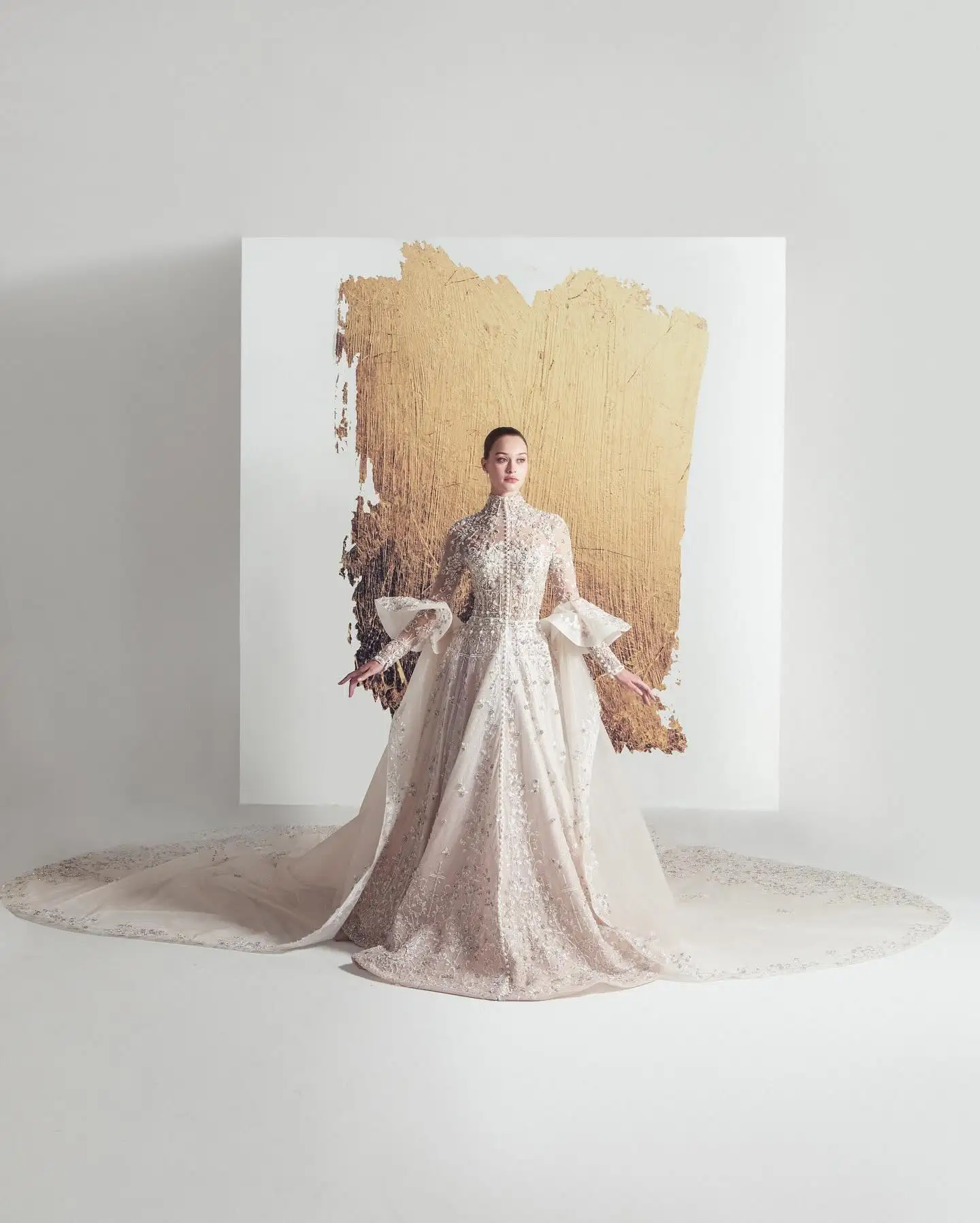 

Customized Organza Long Sleeves High Collar Wedding Dress High Quality Dreamy Flare Sleeves Bridal Gowns Crystal Sequined Gowns