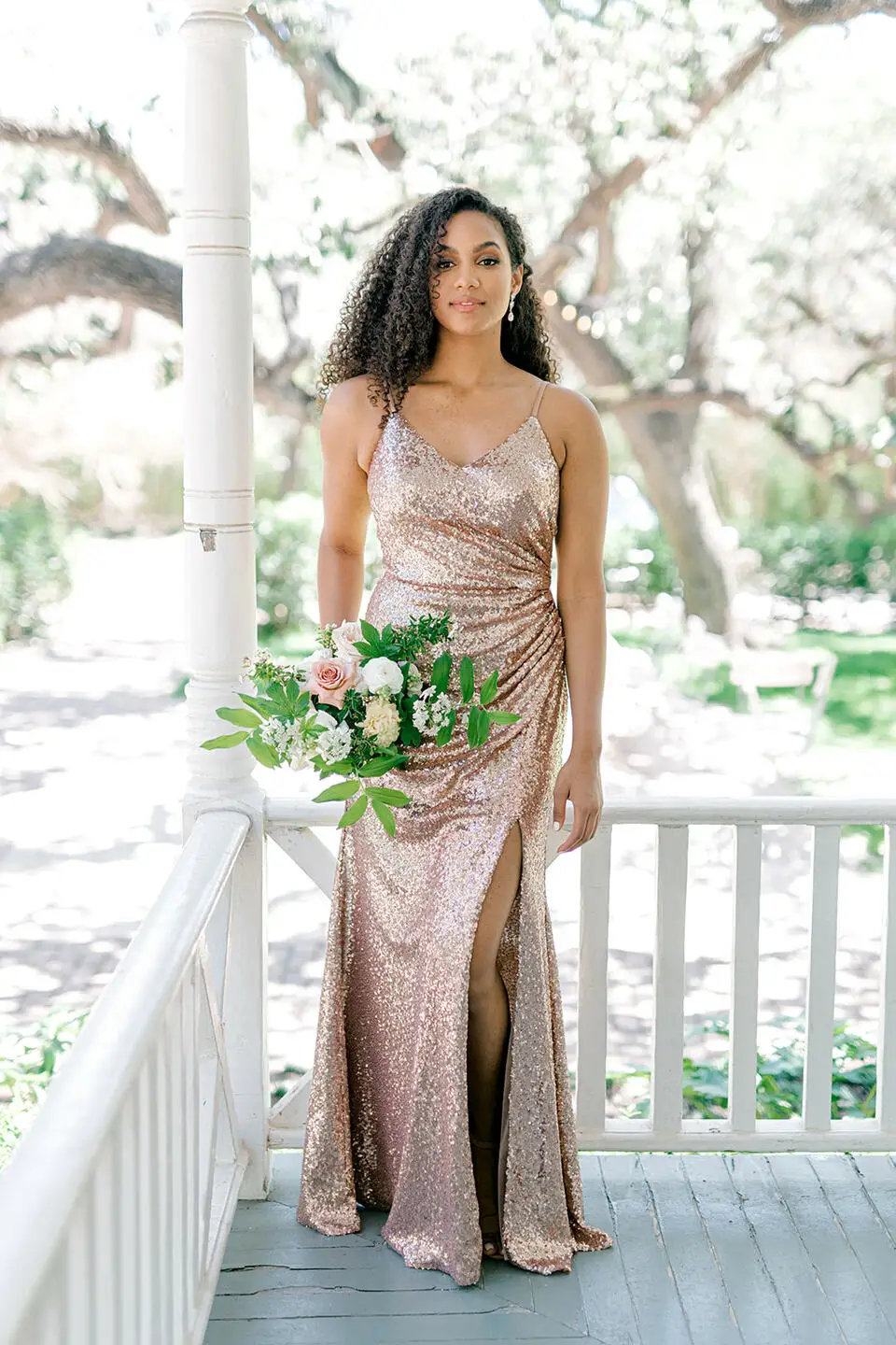 

Sheath Spaghetti V Neck Rose Gold Sequins Bridesmaid Dresses Side Split Floor Length Backless Maid of Honor Dress Party Gowns