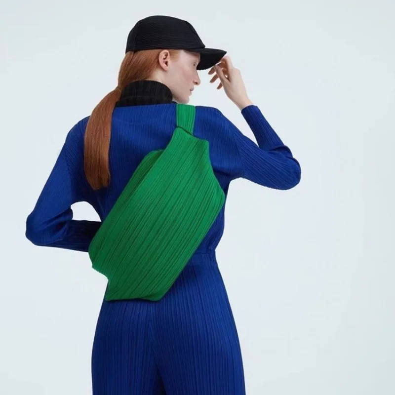 Miyake Japanese Casual Sports Wind Pleated Gyoza Bag Crossbody Bag Men Women with Simple Large Capacity Zipper Bag--No label