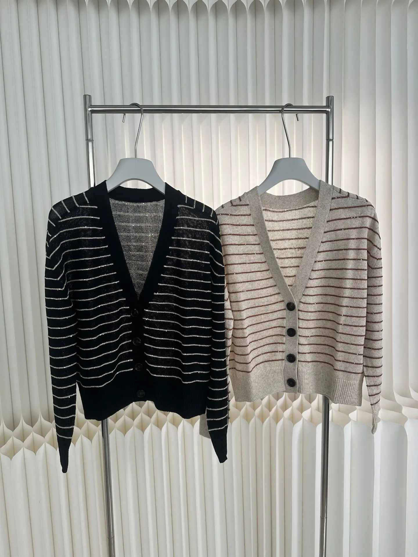 2024 Spring Ladies New V-Neck Linen Beaded Striped Knitted Cardigan Loose Fashion Commuter Long Sleeve Jacket