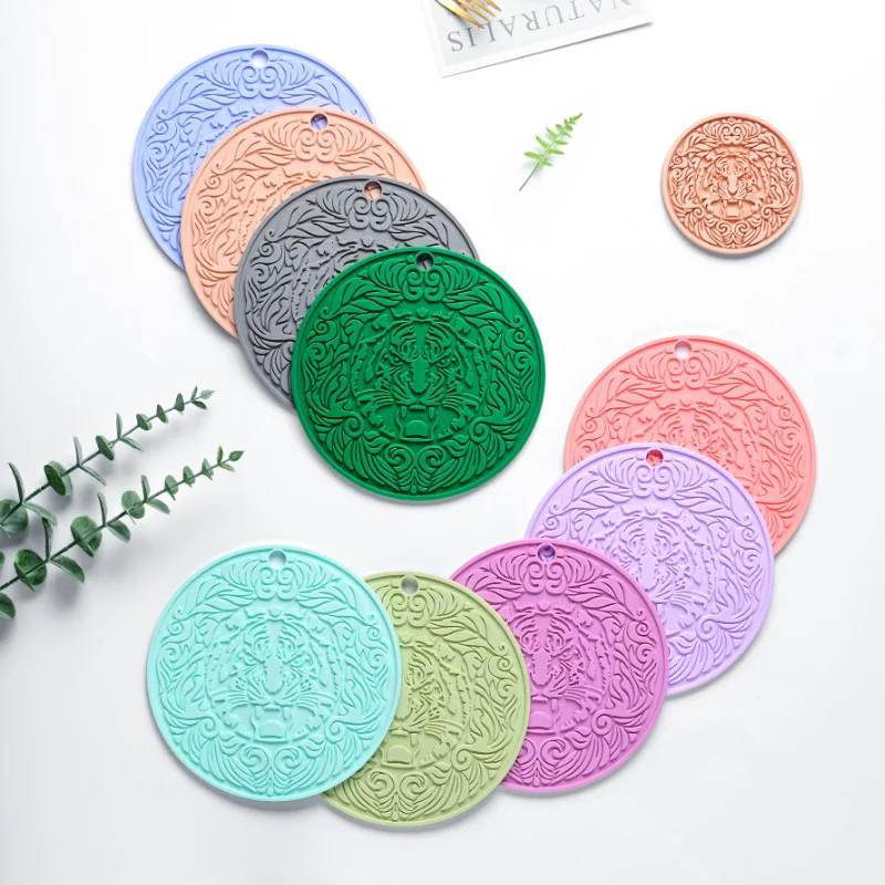 Kitchen Silicone Mat Round Coaster Waterproof Placemat Heat Proof Pot Mat Cup Mat Household Decoration and Table Accessories