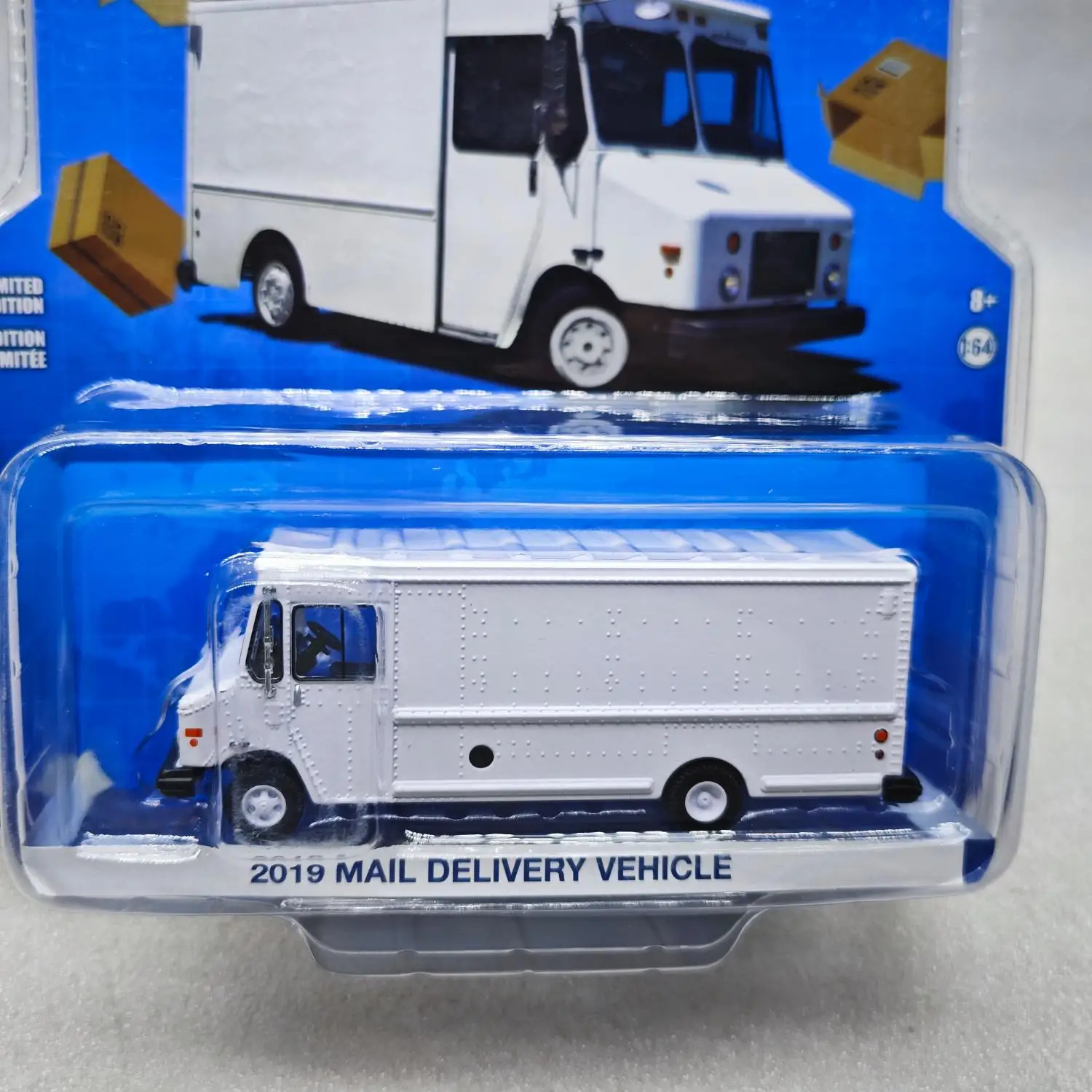 1:64 2019 Mail Delivery Vehicle High Simulation Alloy Car Model Collectible Toy Gift Souvenir Display Ornament