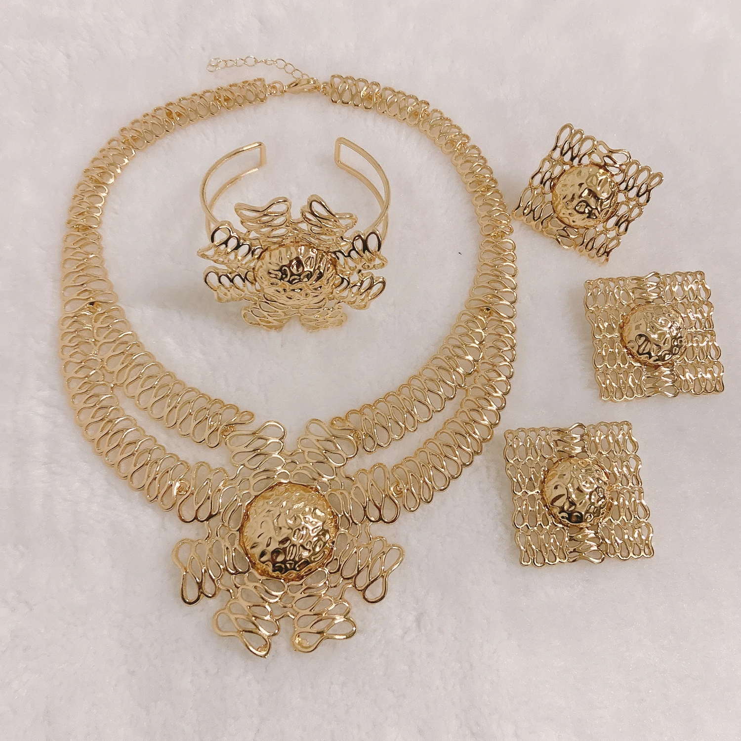 

Woman Brazilian Jewelry Set Necklace Chain Earrings Bracelet Bangle Ring Nontarnish
