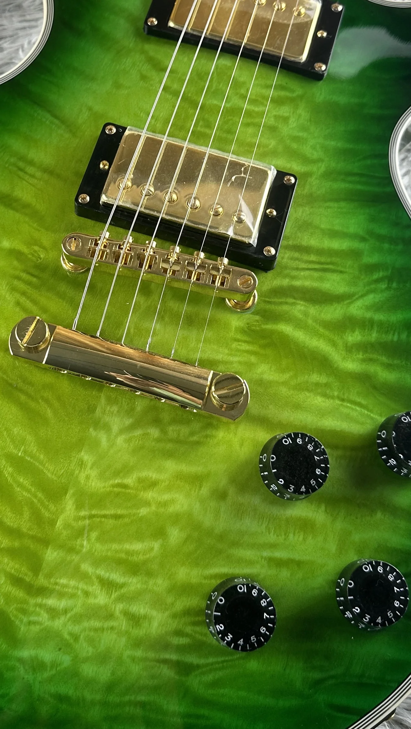 Customized electric guitar, Caston, green large flower, made of imported wood, fast package shipping