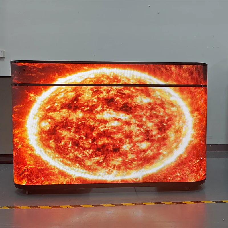 Компактный светодиодный диджейский пульт-стойка 72 дюйма (23x72x45) с двумя мобильными круглыми металлическими экранами P2.5 для эффектной крупномасштабной круговой декорации