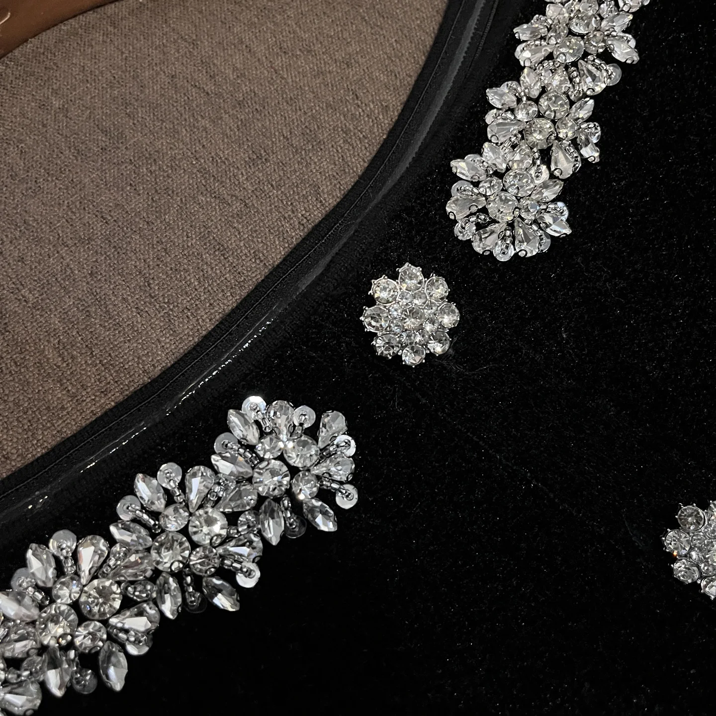 Ele Winter Knitted Long Sve Top de mujer con cinturón Diseño de cintura Un solo hombro Sle Faion Ropa de trabajo Planta Floral Pa...