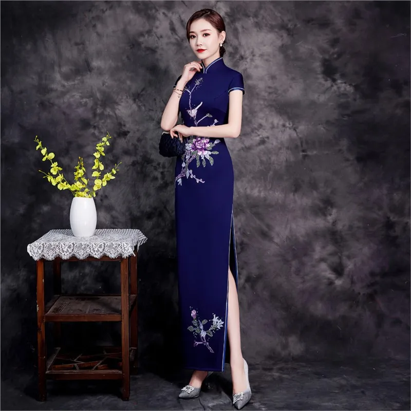 

A modified cheongsam slit long evening dress with Chinese embroidery for model catwalk performances