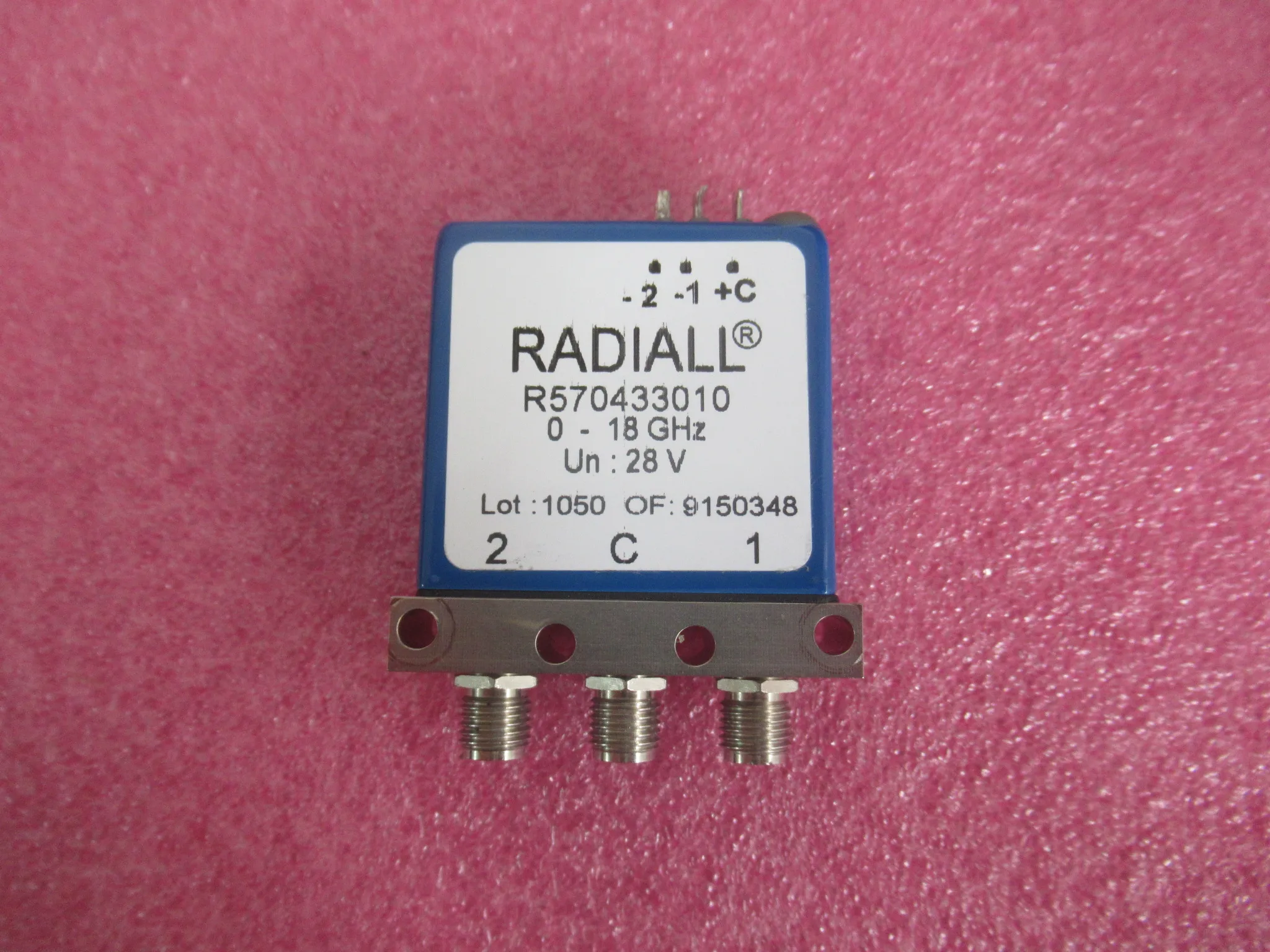 

Radiall R570433010 DC-18GHz SPDT 28V 12V RF microwave coaxial switch