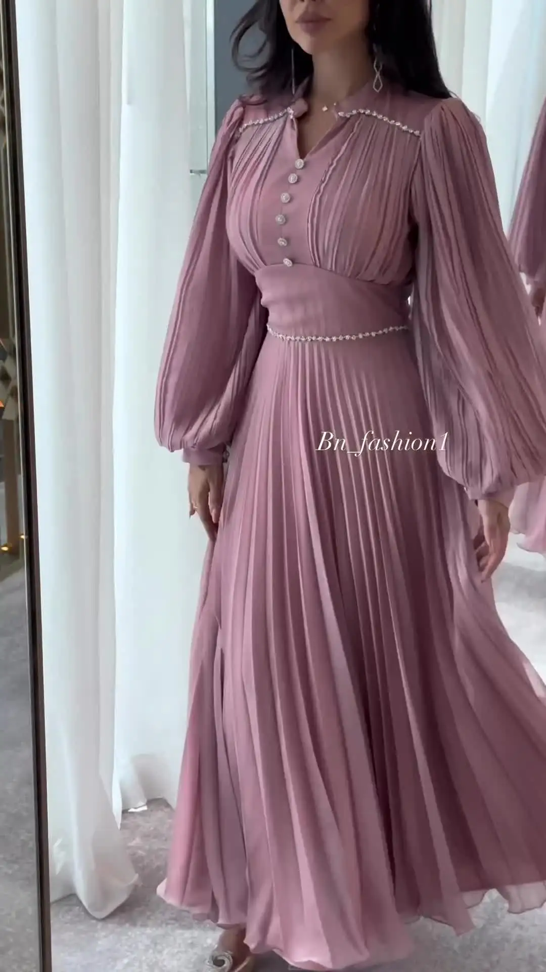 

Vintage Long Sleeves V Neck Prom Dresses Pleated Beadings Chiffon Floor Length Formal Party Dresses