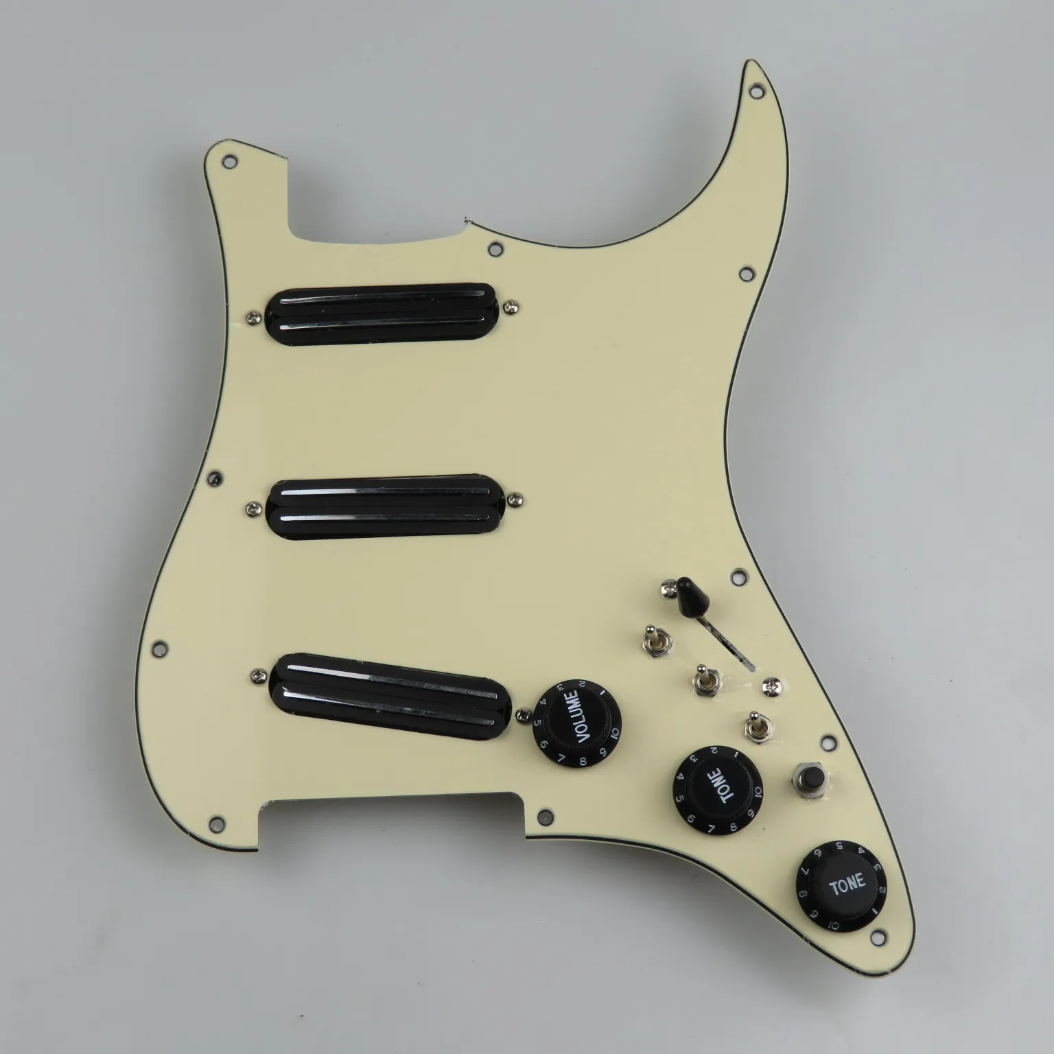 Best Offer Loaded SSH Rail Pickguard Preassembled Circuit Vintage Cream Scratch Plate Fit Standard Str/at ST Guitar