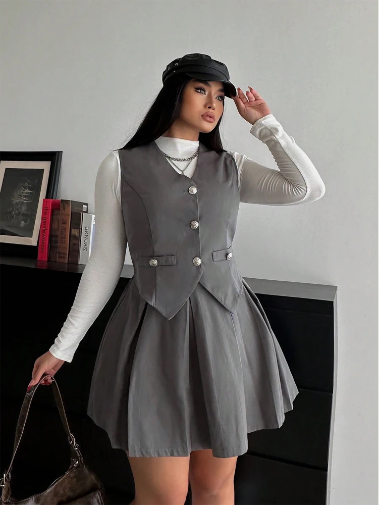 Traje de talla grande estilo universitario chaleco Falda plisada dos piezas Color sólido para mujer 2025 nuevo conjunto poliéster otoño