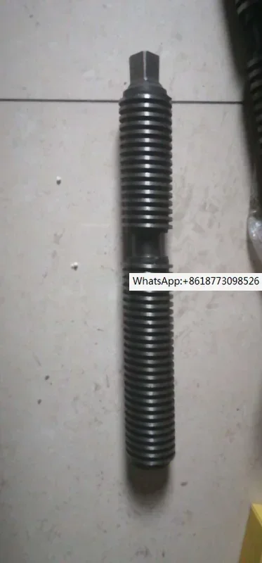 

Tianshui Xinghuo Machine Tool CW61100 Four jaw Chuck Screw T55X8
