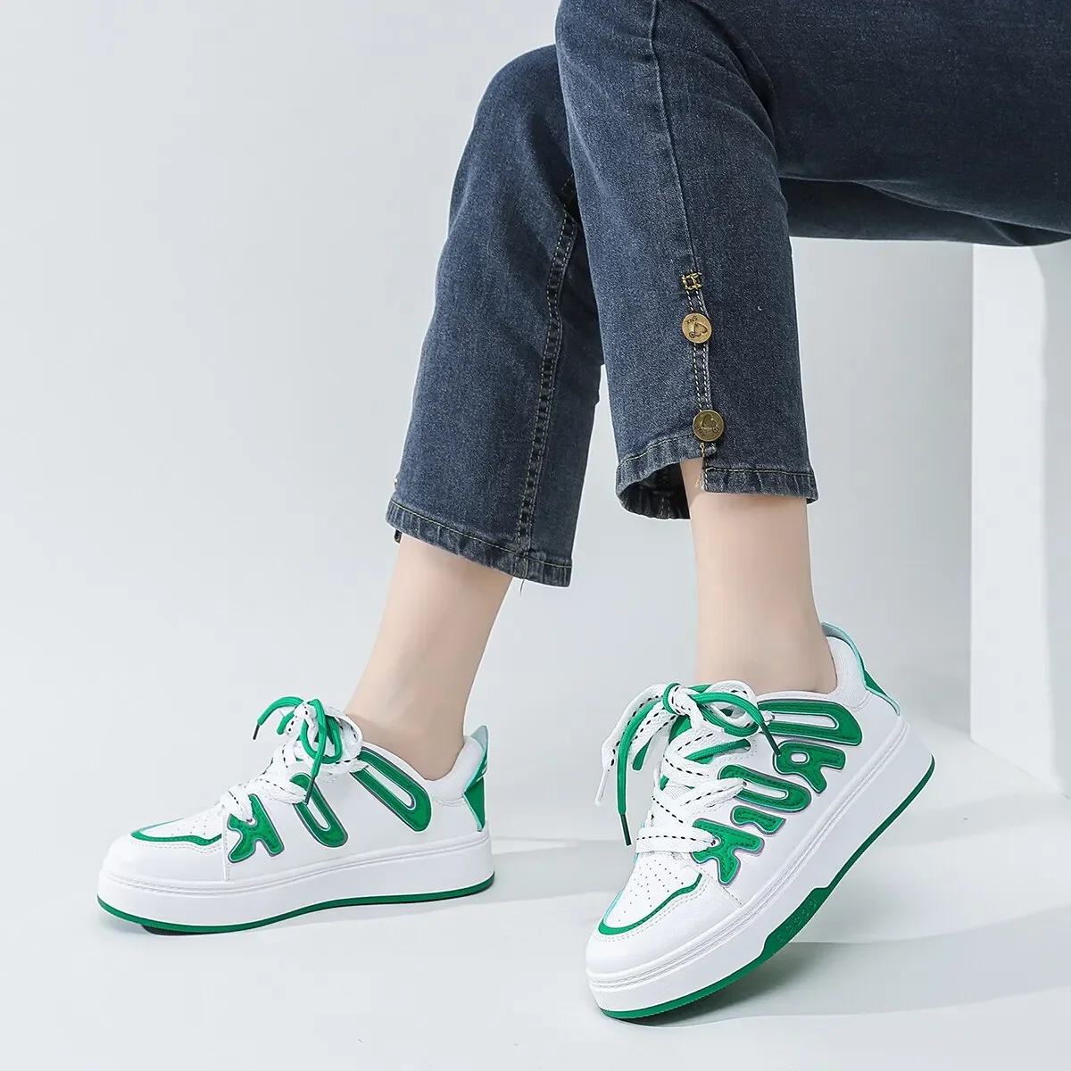 Women Letter Patch Decor Lace Up Casual Shoes, Sporty Skate Shoes For Outdoor Comfortable and Fashionable Casual Skate Shoes