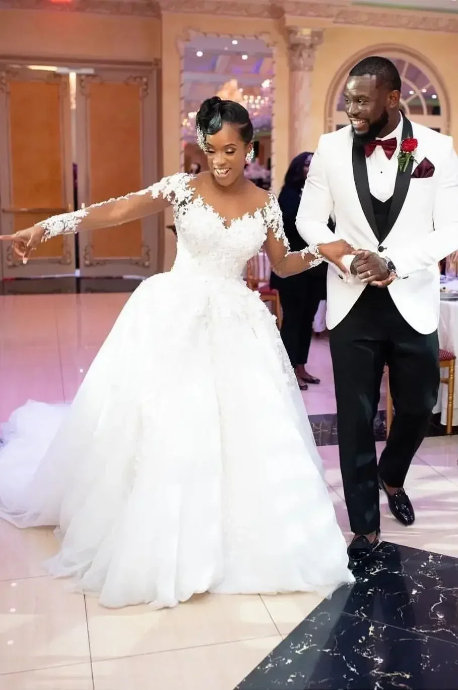 Customized African Long Sleeves Lace A-Line Wedding Dresses Tulle Sweep Train Bridal Gowns Vestido De Novia