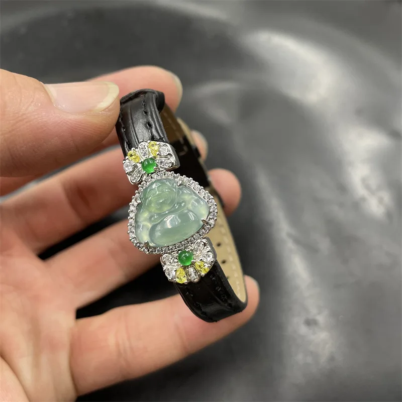 

Женский нефритовый браслет Майтрейи с инкрустацией изумрудом