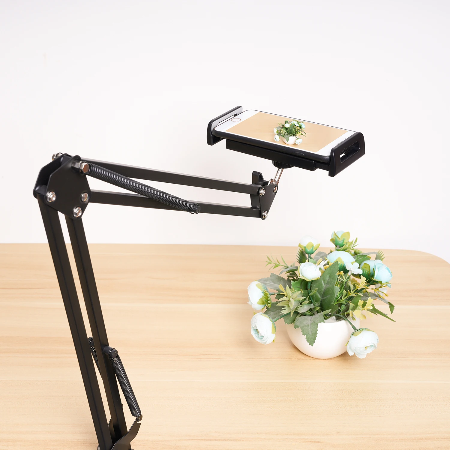 Desktop Metal Tablet Stand Arm Adjustable Stand Bed Desktop Lazy Bracket for iPad Tablet Smartphone Holder Mount