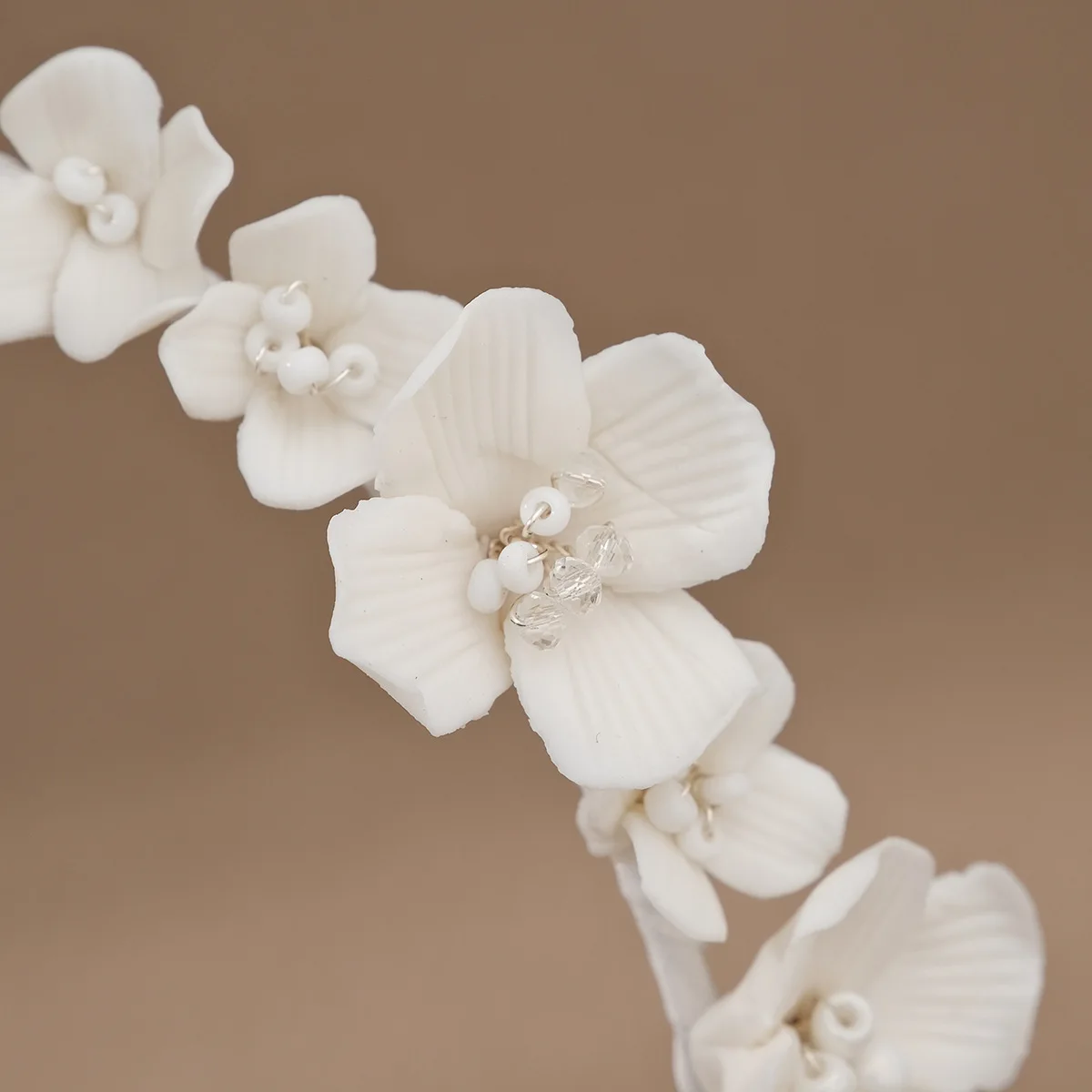 Trendy White Ceramic Flower Headband Wedding Headpiece Handmade Headpiece Women Bridal Crown Bride Hair Accessories Jewelry