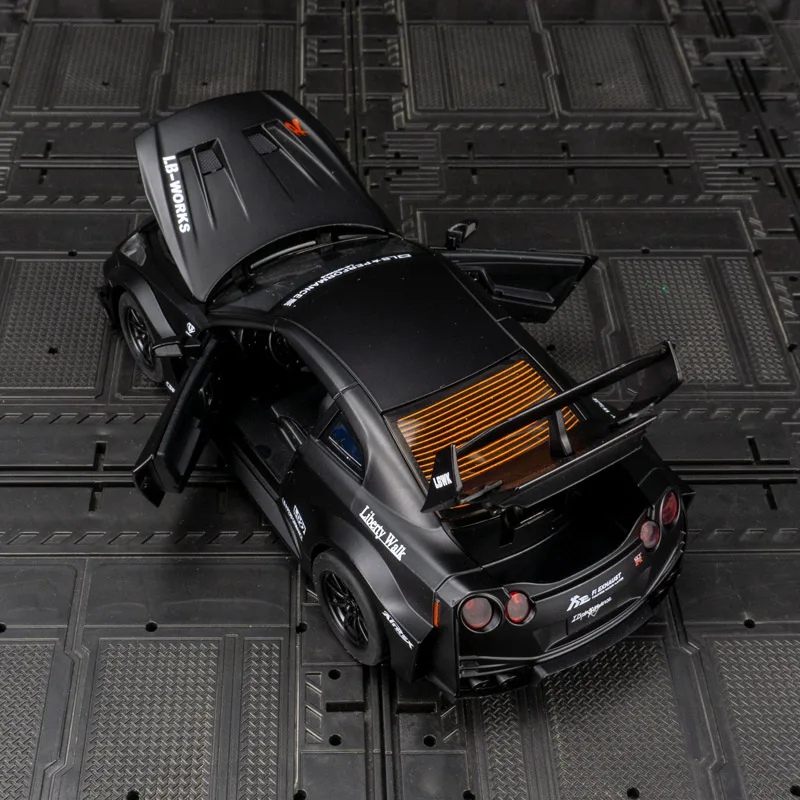 Adorno de modelo de coche deportivo de aleación Nissan GTR 1:24 para niños, juguetes con sonido y luz, puertas y capó del motor, el maletero se puede abrir