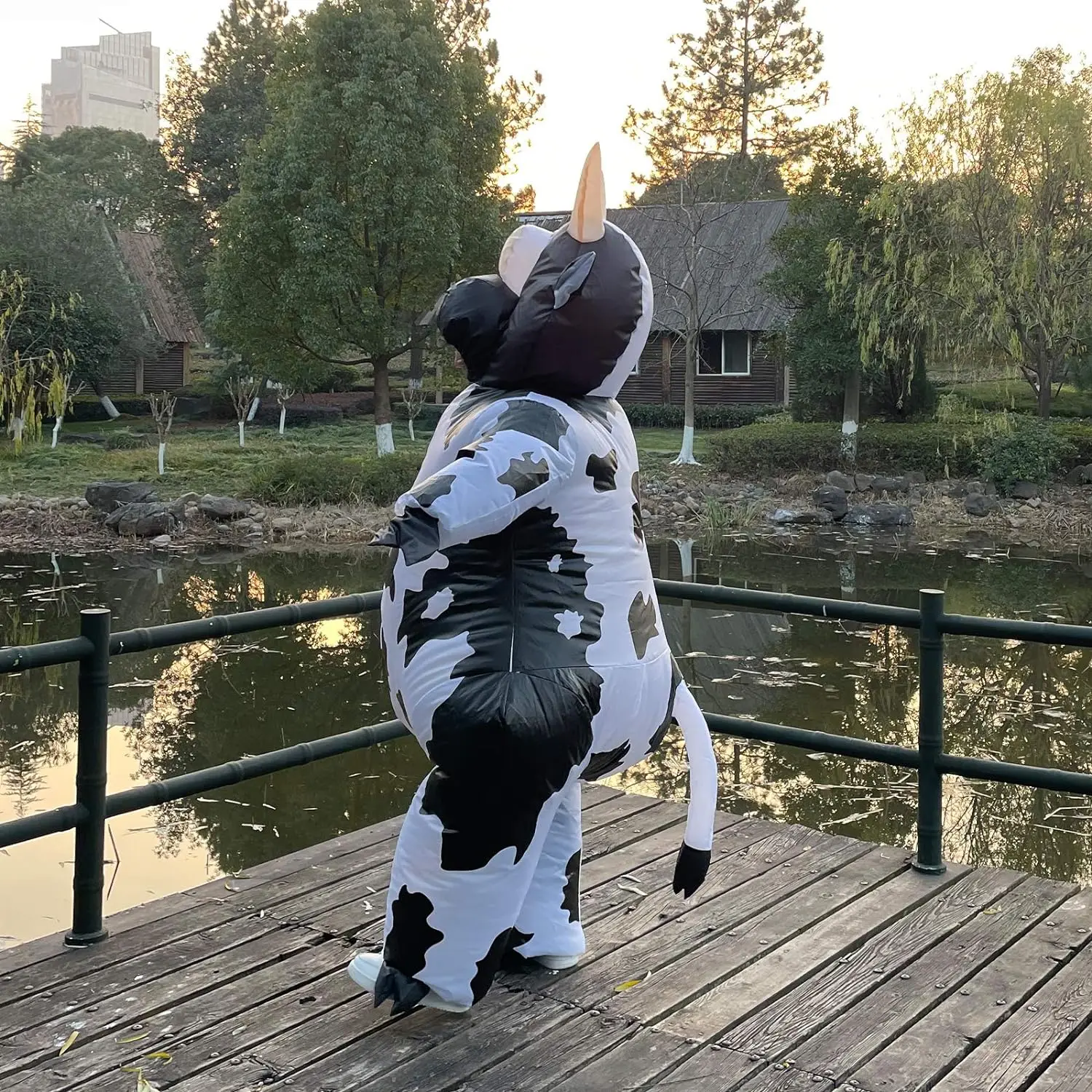 Krowa mleczna nadmuchiwany kostium krowa mleczna wysadzić garnitur gra imprezowa Cosplay biały kostium na Halloween kombinezon boże narodzenie — zdjęcie 7