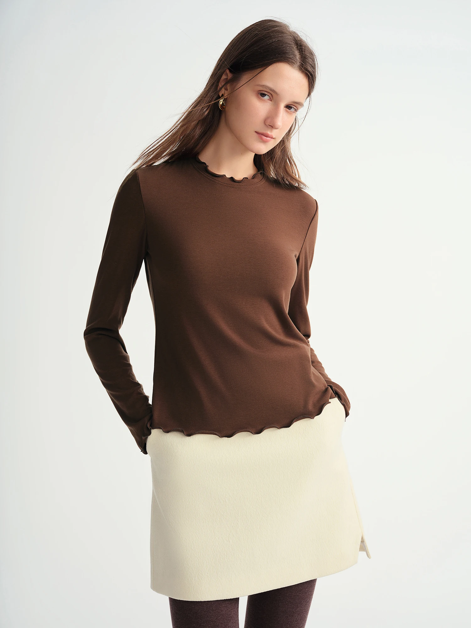 brown round collar