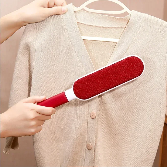 

Lint remover brush, pet lint remover, dust remover, electrostatic wicking lint remover.