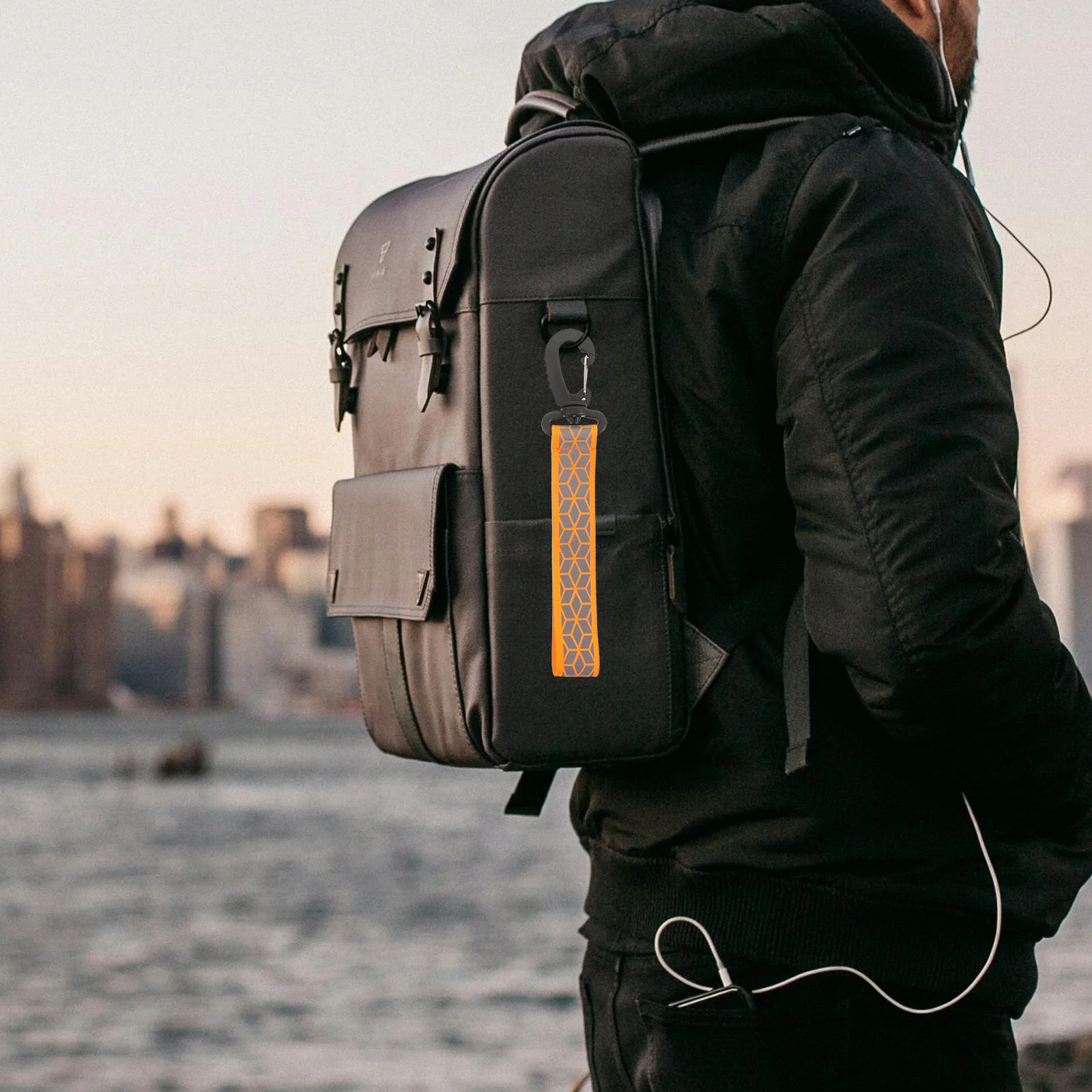 

6Pcs Reflective Backpack Tags Pendant with Hook Reflective Safety Gear for Night Walking Cycling Running Outdoor Adventure