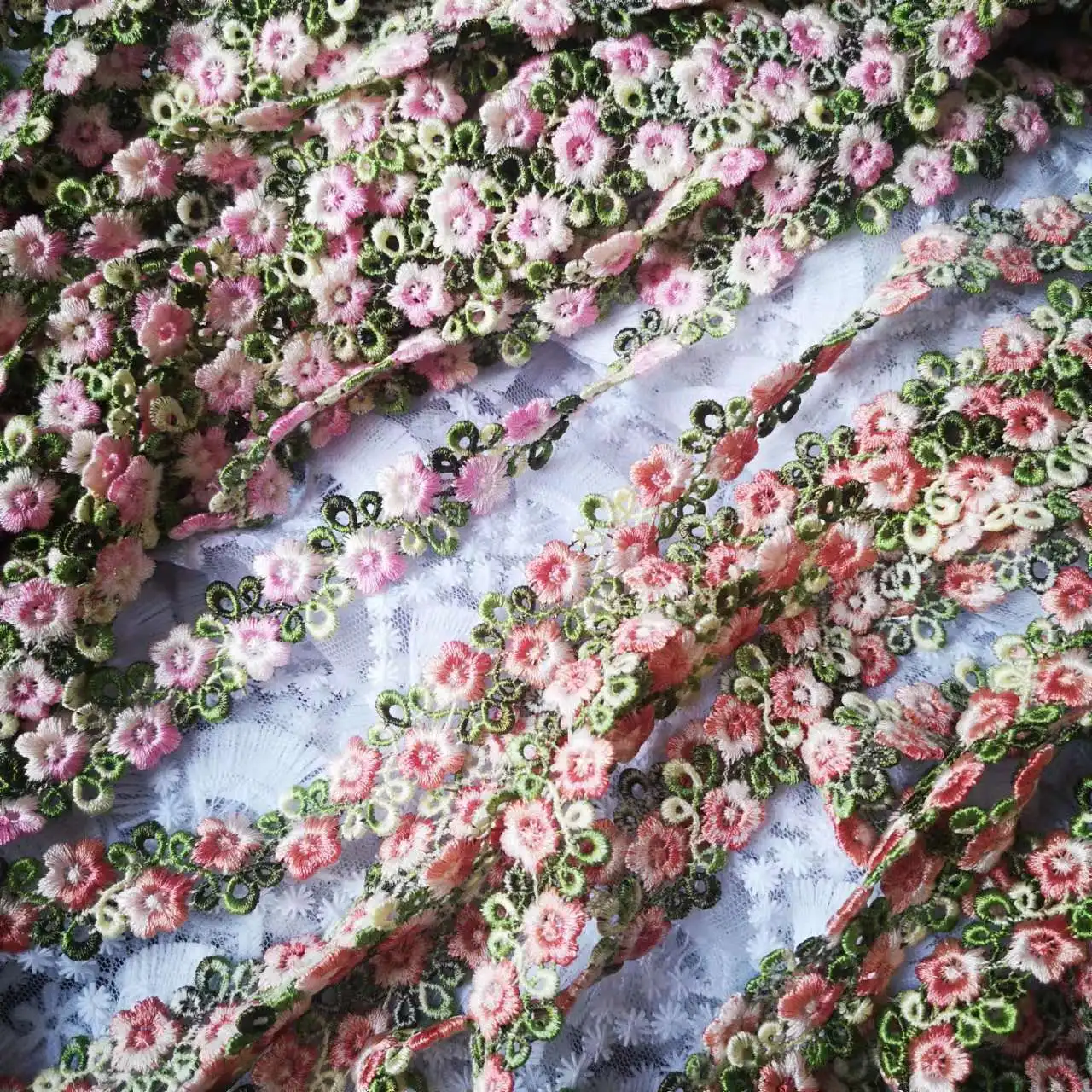 2yards 2cm wide Pink Green Lace Trim Craft Flower Polyester Lace Fabric Venise Floral Embroidered Applique Decorated Lace Ribbon