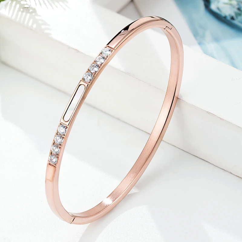 Exquisite Prong Setting Cubic Zirconia And Shell Bangle Stainless Steel Sweet Romance Bracelet Luxury Women Jewelry Bijoux 2024