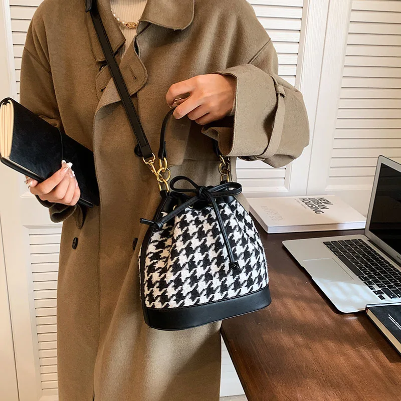 2022 Winter Woolen Houndstooth Shoulder Bag Fashion Bucket Bag Ladies Crossbody Bag For Women Designer Handbag Small Tote Bag