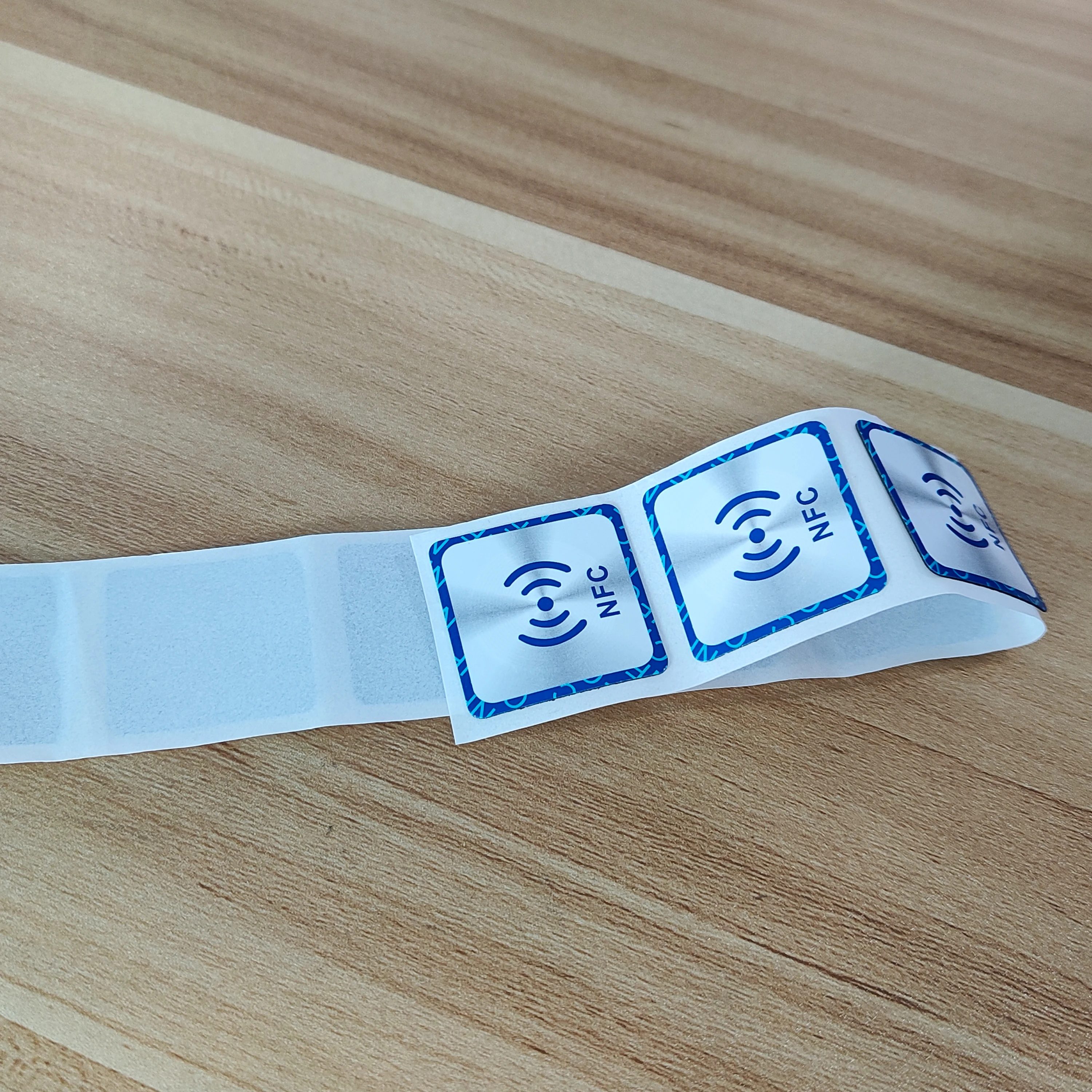 5 ชิ้น 144 ไบต์ NFC 213 แท็กป้องกันโลหะ 25 มม. สติกเกอร์เข้ากันได้กับโทรศัพท์และอุปกรณ์ NFC ทุกรุ่น