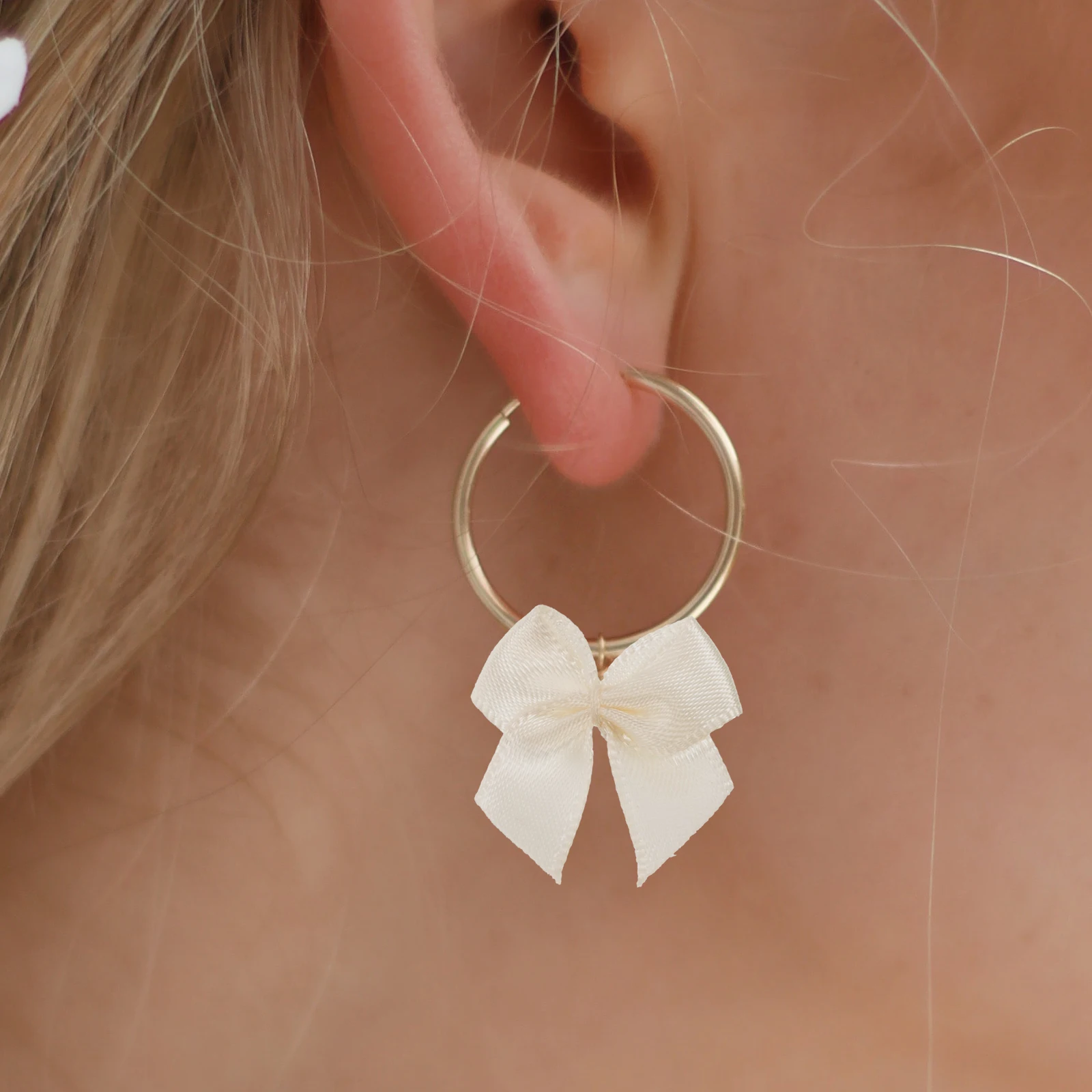 

200Pcs Miniature Bows Polyester DIY Craft Accessories Decorative Bows for Clothes Hats Bags Scarves Gloves Cellphone