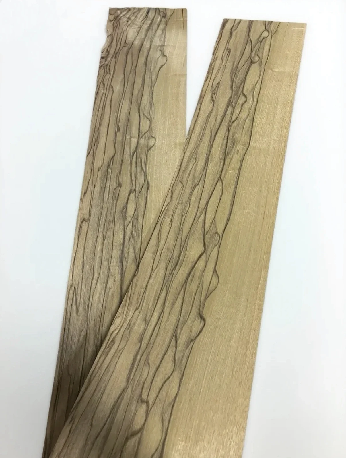 

Length:2x0.18meters Natural Thin Wood Veneer 0.5mm Thick DIY Marquetry and Inlay Veneer Painting Material