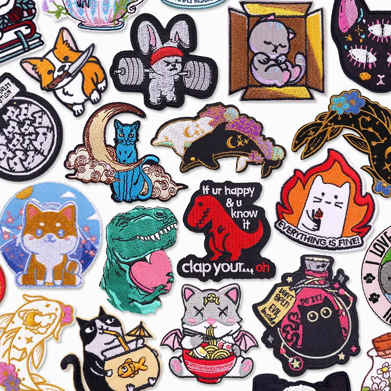 Verspielte Aufbügelpatches mit Welpen und Dinosauriern – Tierapplikationen für Kleidung, Cartoon-Stickereien zum Dekorieren von Jeans, Hüten und Taschen